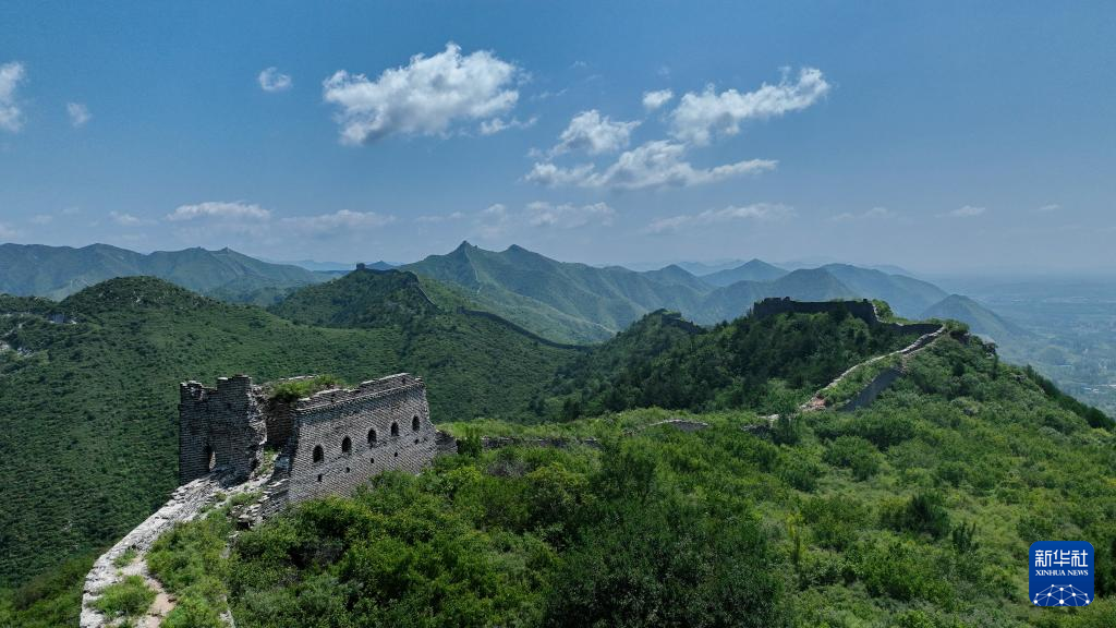 夏日航拍：河北迁安古长城风光旖旎-新华网