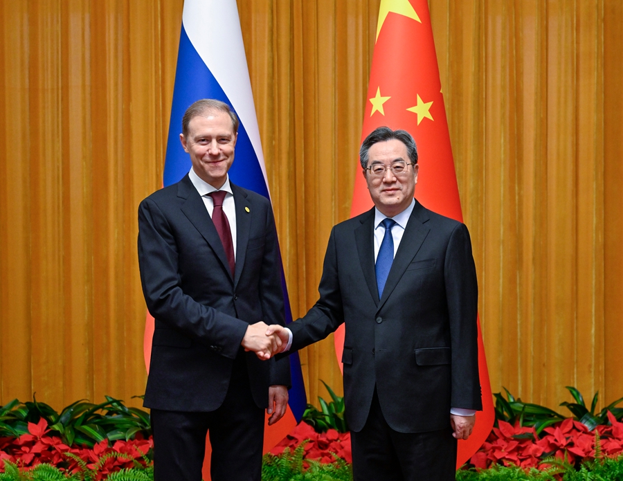 丁薛祥会见俄罗斯第一副总理曼图罗夫-新华网