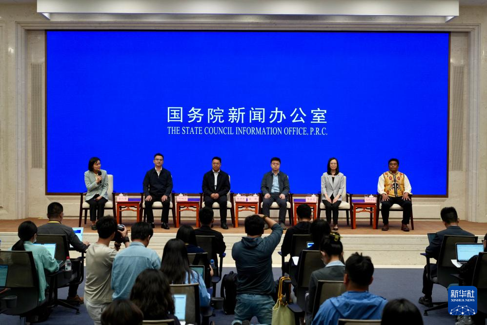 共绘美丽中国画卷——聆听他们的生态环保故事-新华网