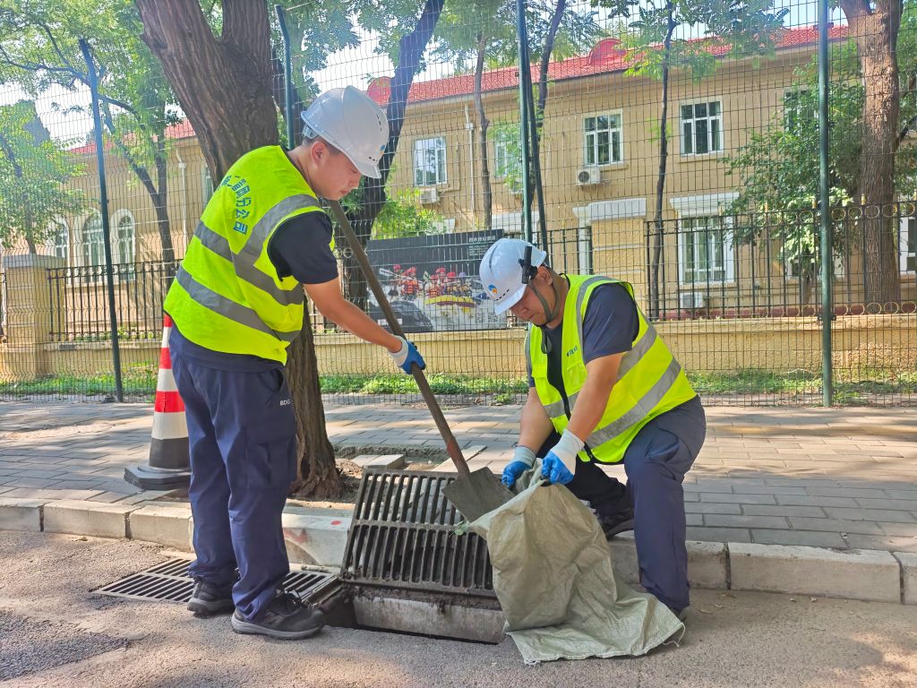 北京发布今年汛期首个暴雨橙色预警 多部门积极应对-新华网