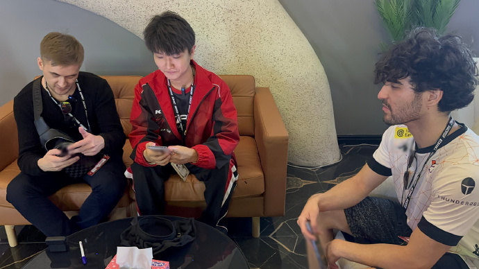 碰撞梦想 交流文化 树立榜样——记KPL梦之队出征电竞世界杯（EWC）-新华网