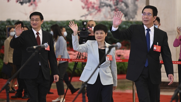 采访党代表